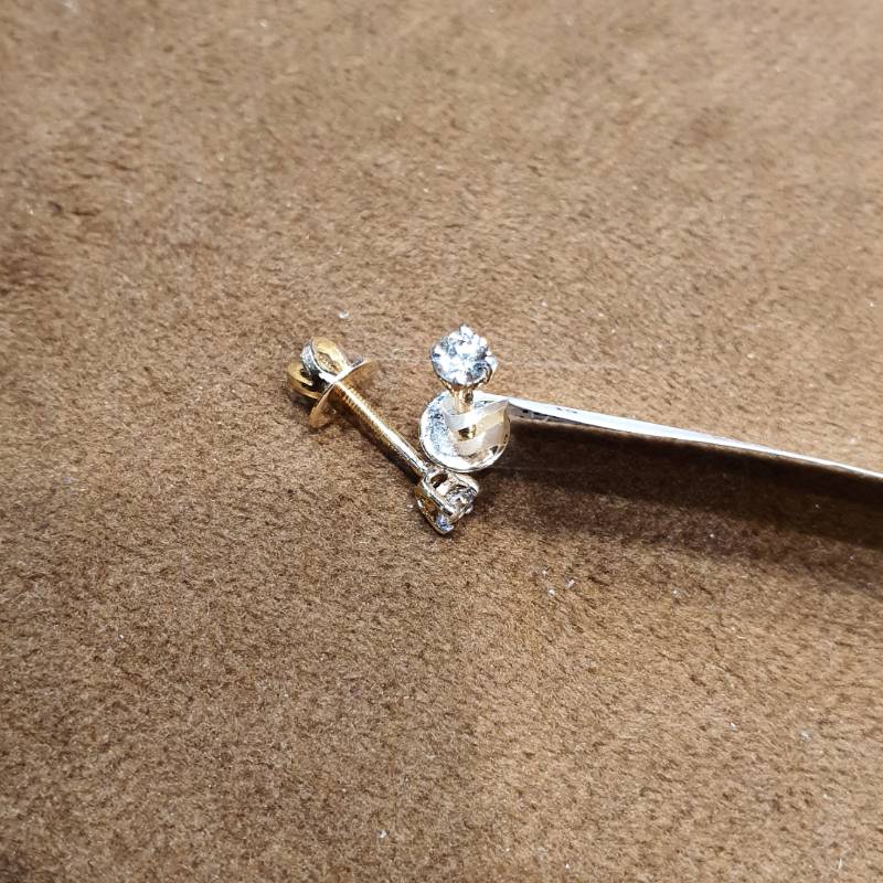 4KATA SOLITAIRE GOLD DIAMOND EARRINGS