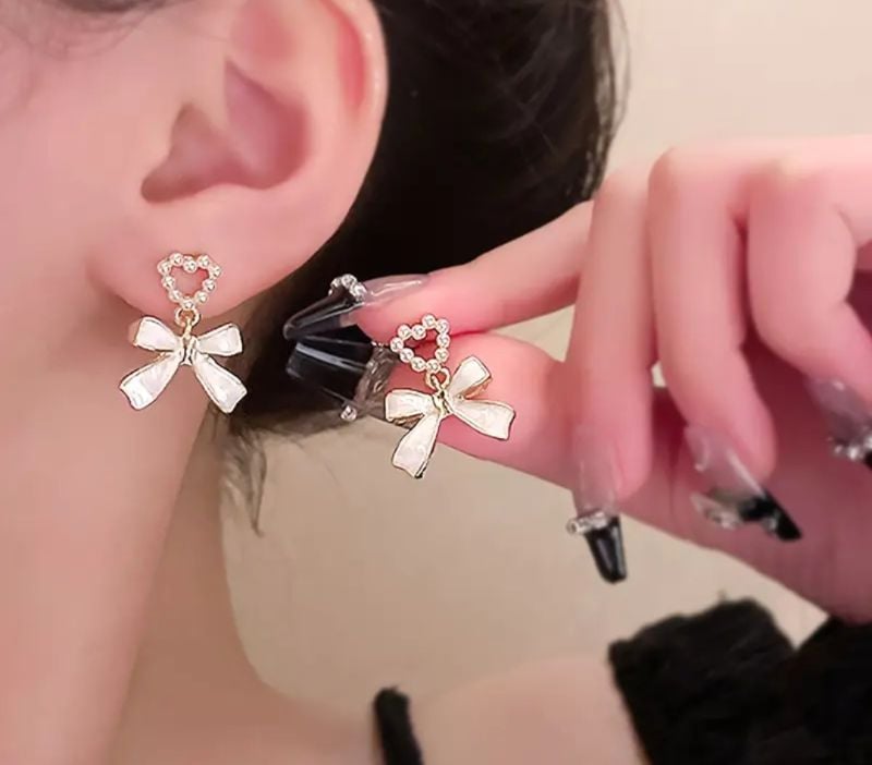 Heart with hang Tie Earring