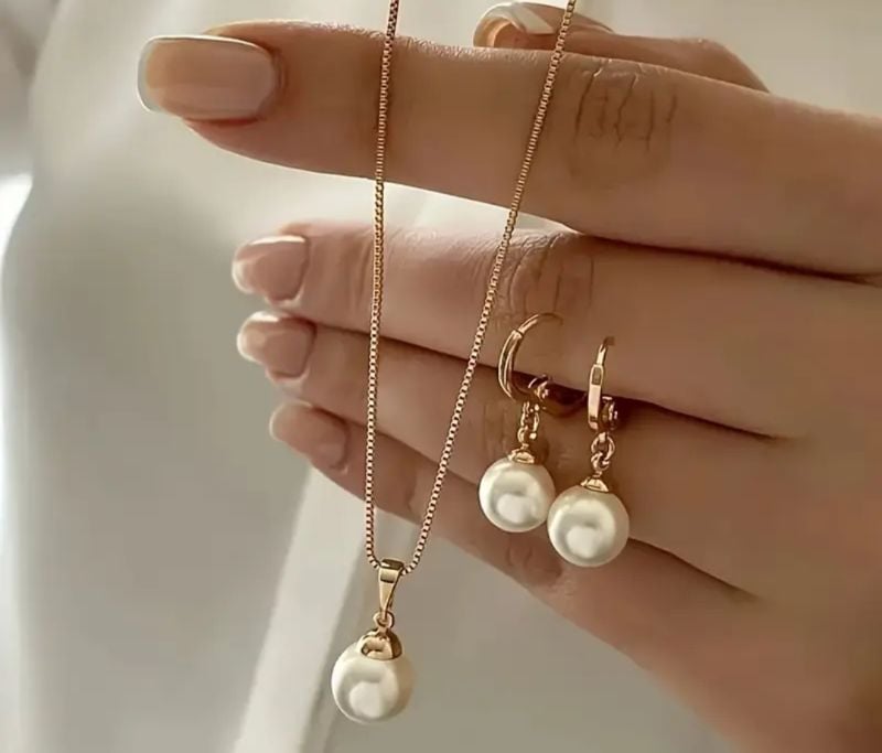 White Pearl Necklace with Earrings
