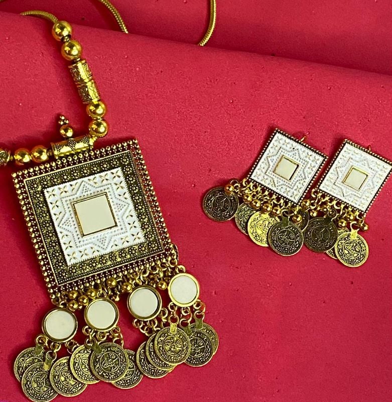 Pure Rajistani Gold White Necklance with Earring