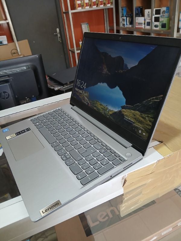 Ordinateur Lenovo V15 dual-core