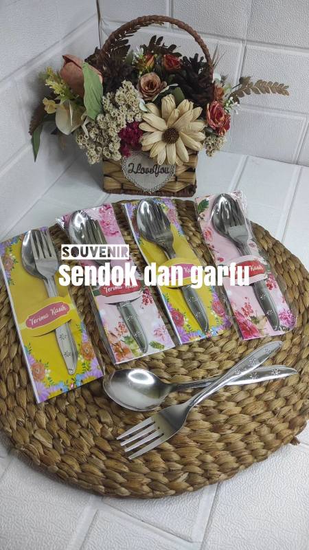 Sendok Garpu Bungkus Alas Plastik Isi 50