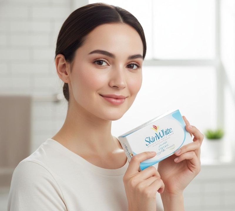 صابون سكين وايت كلاسيك لتفتيح البشرة | احصلي على بشرة أكثر إشراقاً في أسبوعين | رين وايت 3 Skin White Classic Skin Lightening Soap | Get brighter skin in two weeks | Rain White 3C