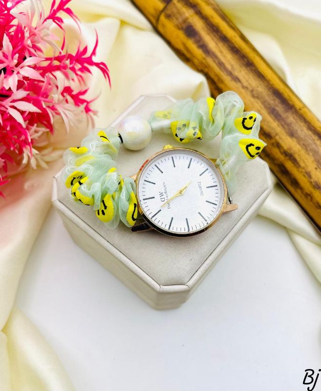 Stylish Women's Quartz Watch  - Water Resistant - 1 Pc