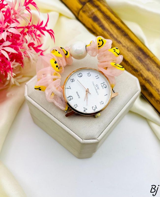 Stylish Women's Quartz Watch  - Water Resistant - 1 Pc