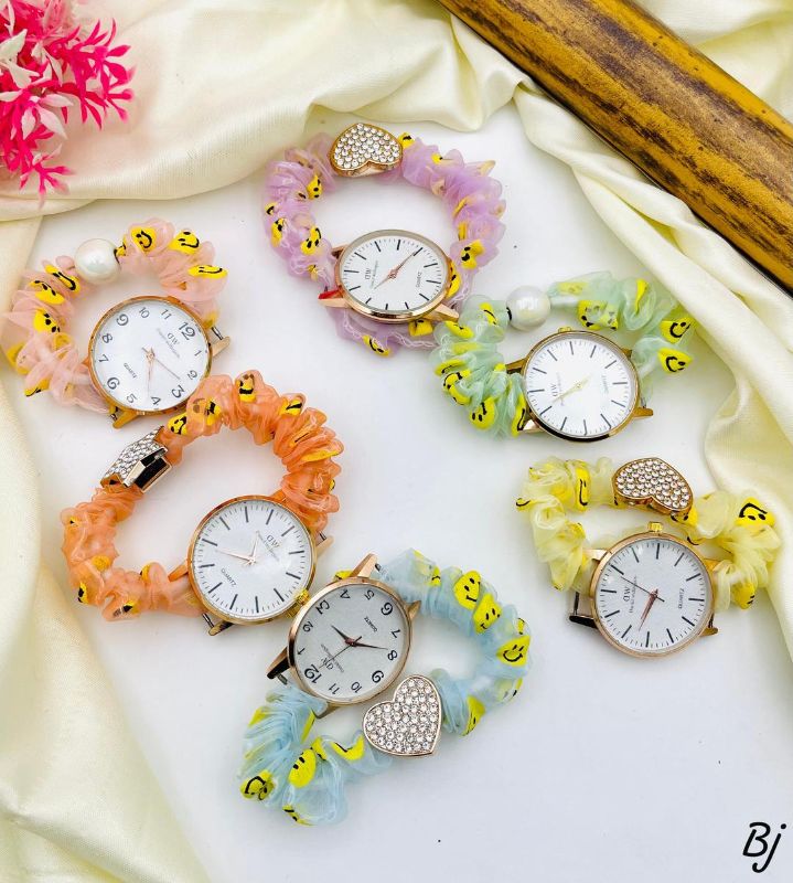 Stylish Women's Quartz Watch  - Water Resistant - 1 Pc