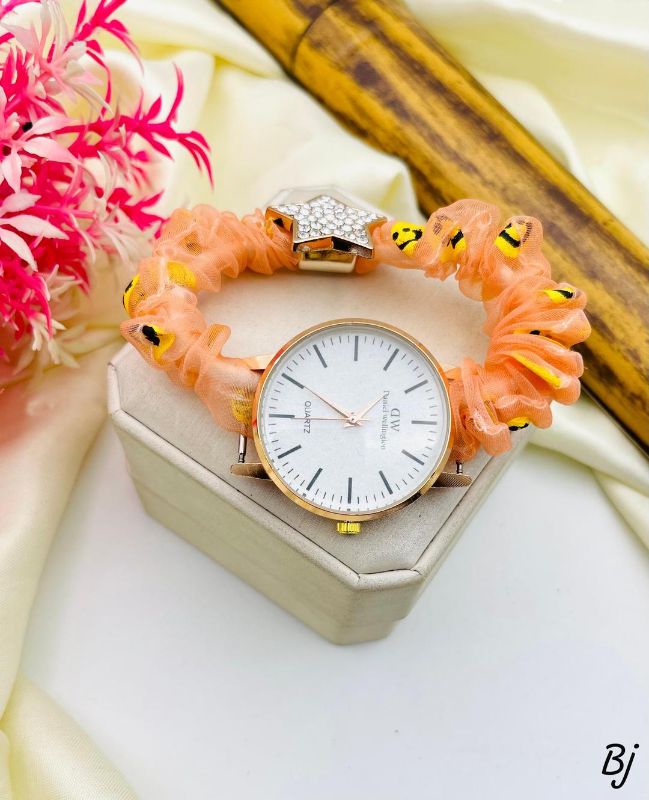 Stylish Women's Quartz Watch  - Water Resistant - 1 Pc