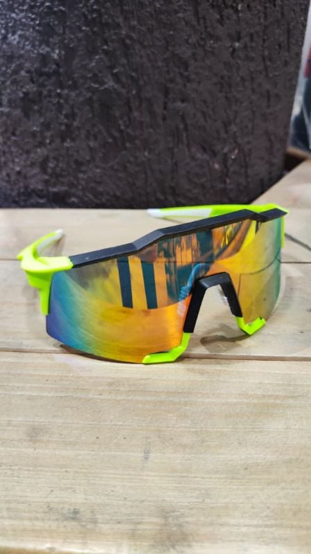 Lentes 100% montura verde letras negras cristal polarizado