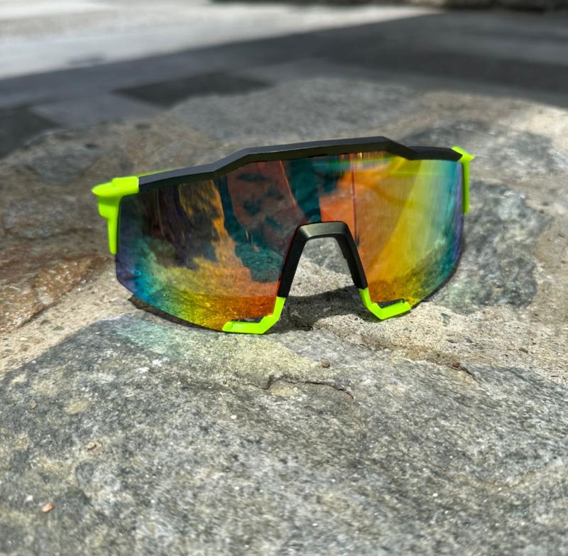 Lentes 100% montura verde letras negras cristal polarizado