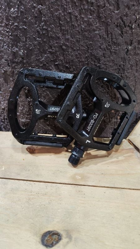 Pedales de aluminio marca Bucklos