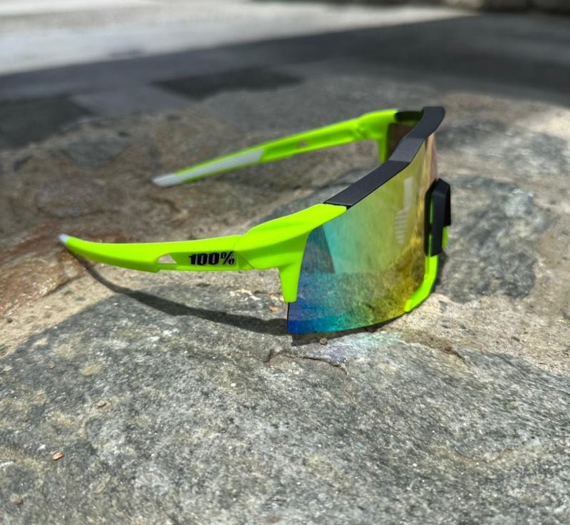 Lentes 100% montura verde letras negras cristal polarizado