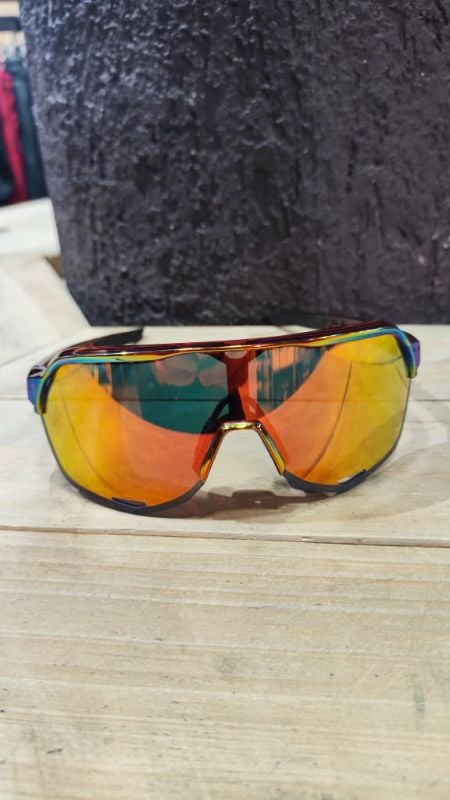 Lentes 100% montura purpura letras blancas y cristal polarizado