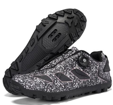 ZAPATO SPORT MODELO NUEVO BLANCO CON MANCHAS NEGRAS