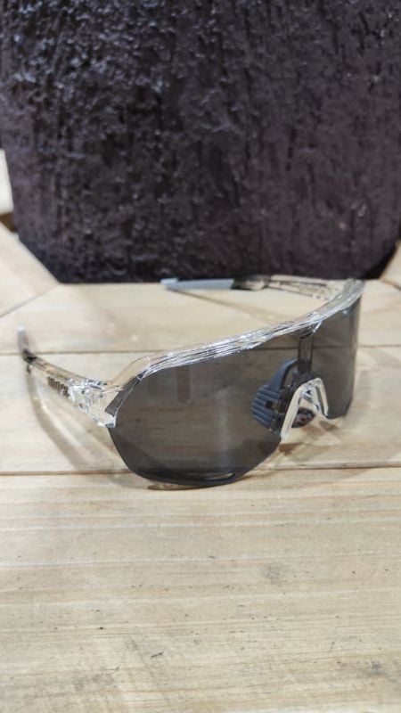 Lentes 100% montura transparente letras plateadas cristal negro