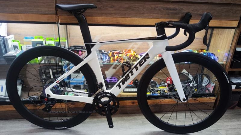 BICICLETA TWITTER RIN 700 BLANCA CON NEGRO R5 PRO 12 VELOCIDADES GRUPO RETROSPEC
