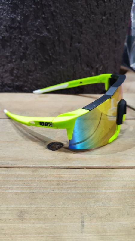 Lentes 100% montura verde letras negras cristal polarizado