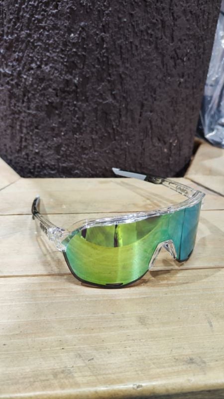 Lentes 100% montura transparente letras plateadas cristal ligeramente verde