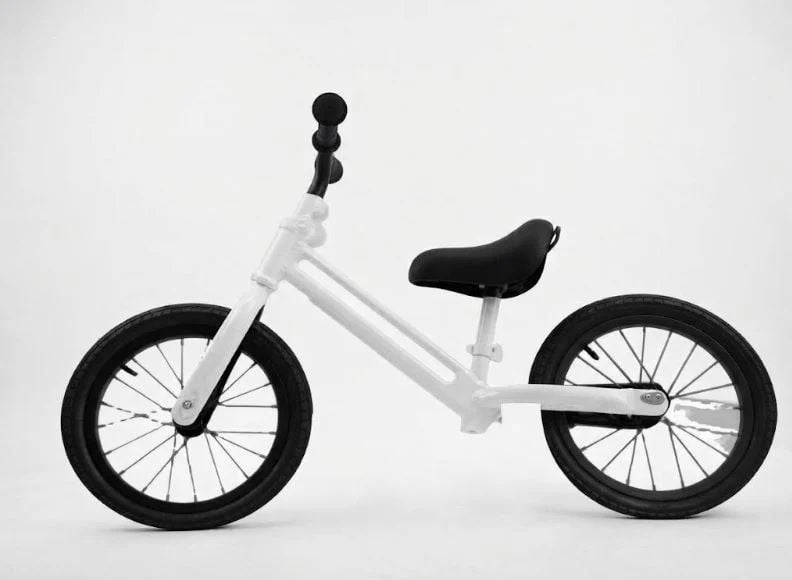 BICICLETA DE BALANCE R12 UM CON LUCES BLANCO B12BB
