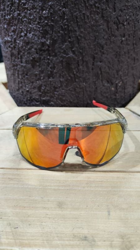 Lentes 100% montura transparente letras rojas y cristal polarizado rojo