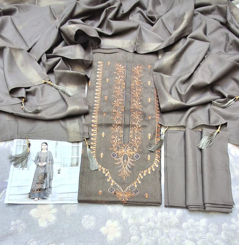 Inmol Chamki Dhanak Winter Collection / 3 Piece Suit- Light Grey / Pink Golden Design
