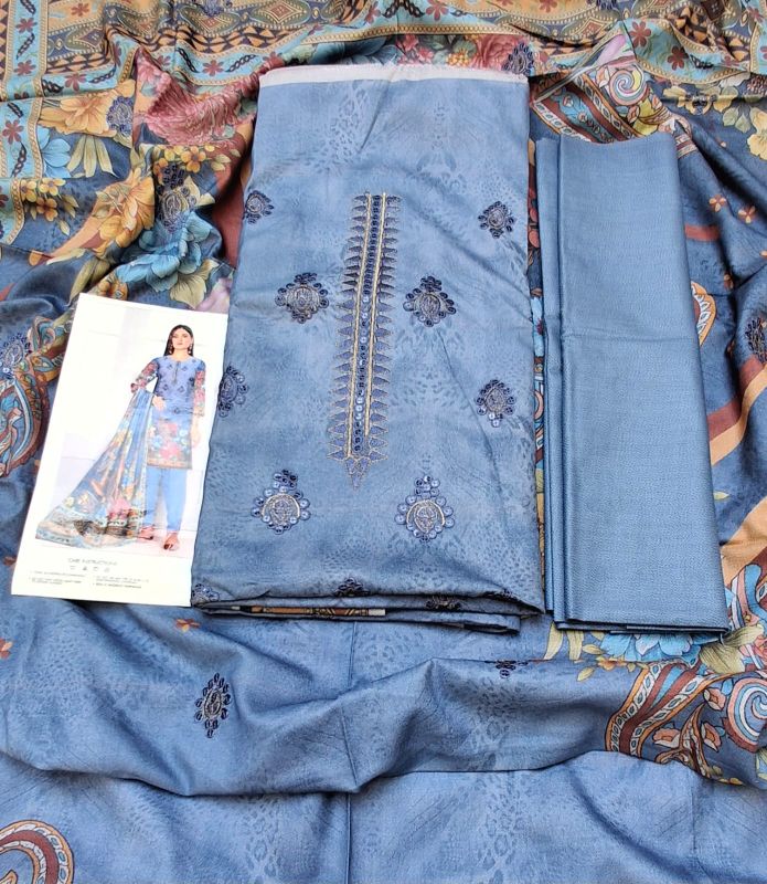 Dhanak Digital Embroidered Winter Collection / 3 Piece Suit - Grey Farozi / Goloden - 9