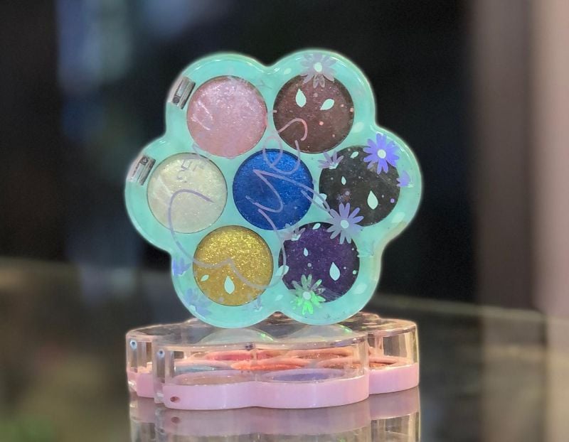 Eyeshadow Palette (Flower Shaped)