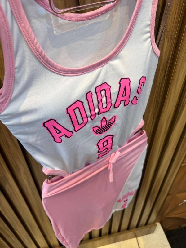 Body y minifalda Adidas