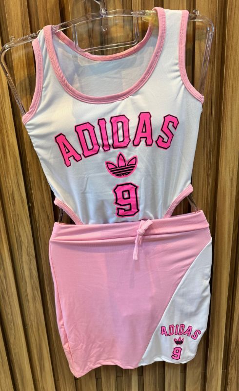 Body y minifalda Adidas