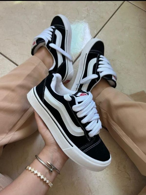 Vans KNU (Pocas Unidades)