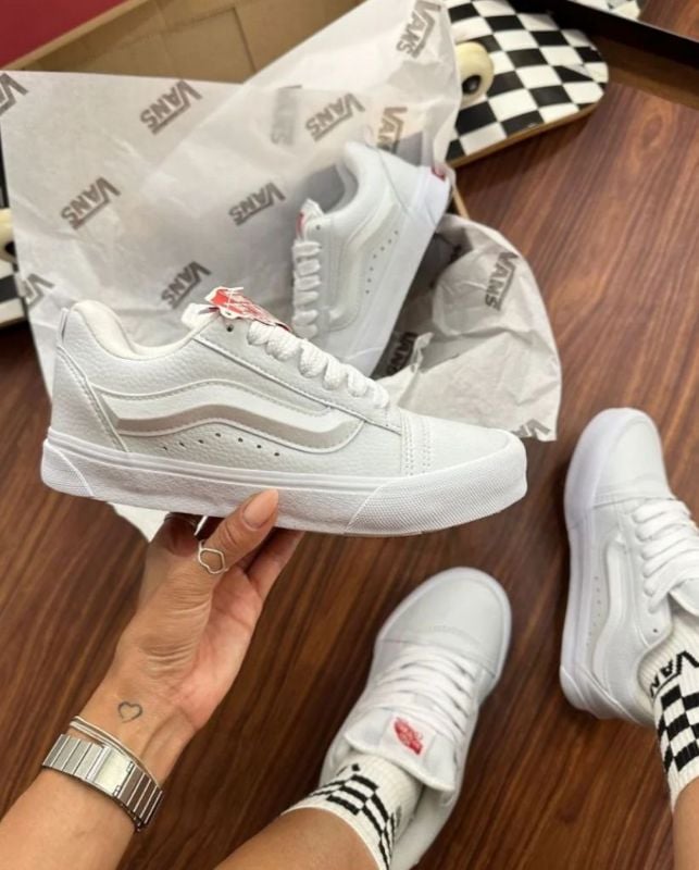Vans KNU (Pocas Unidades)