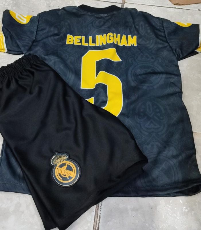 Conjuntos infantiles de equipos de futbol