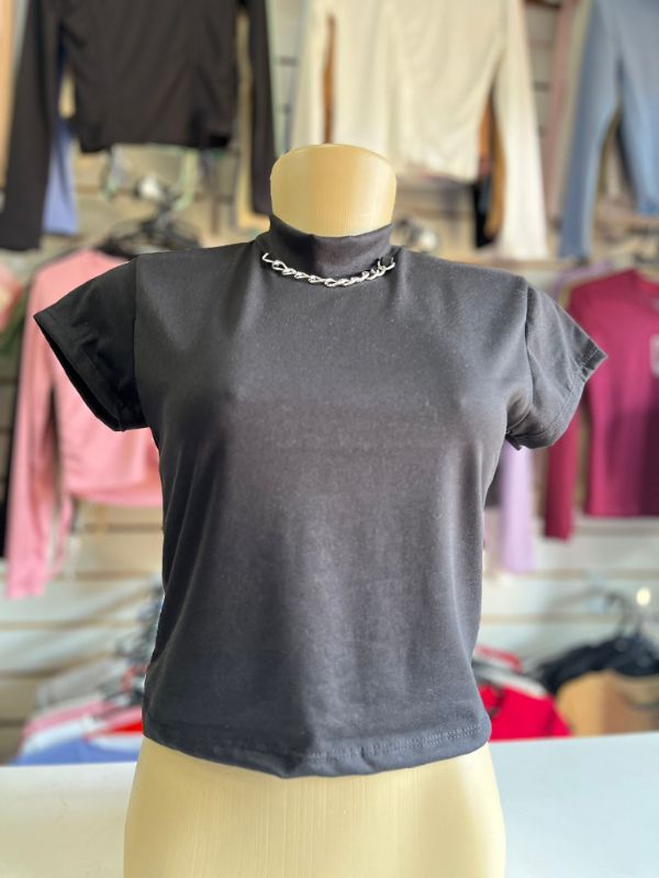 Blusas crops con cadena