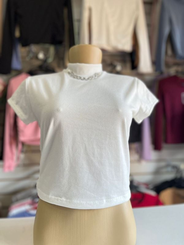 Blusas crops con cadena