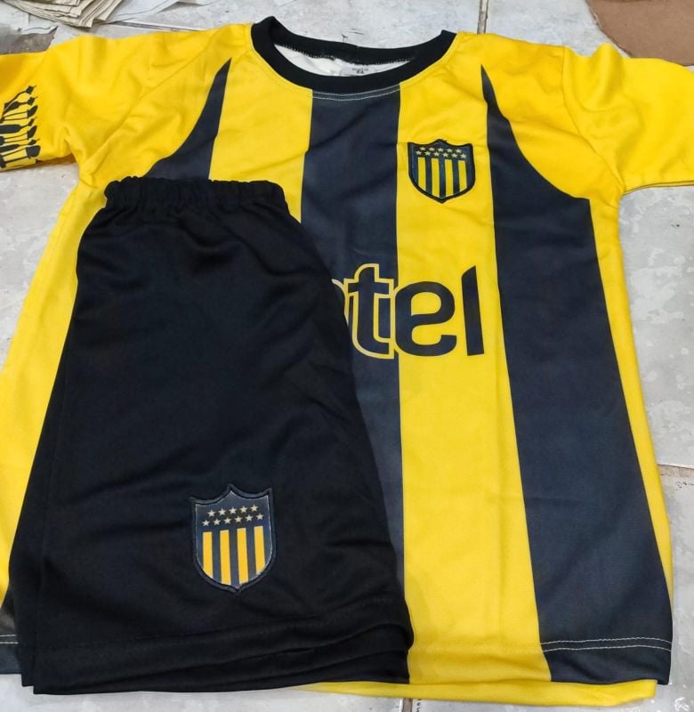 Conjuntos infantiles de equipos de futbol