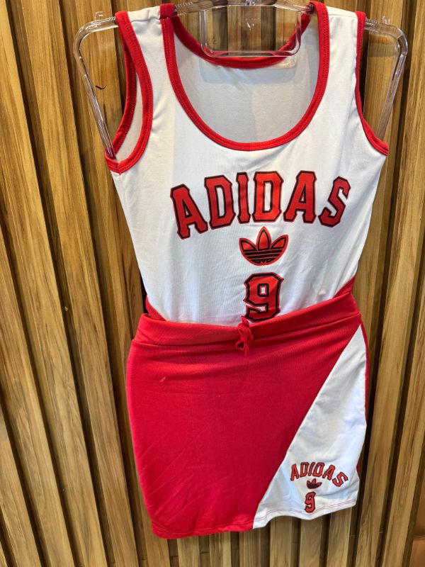 Body y minifalda Adidas