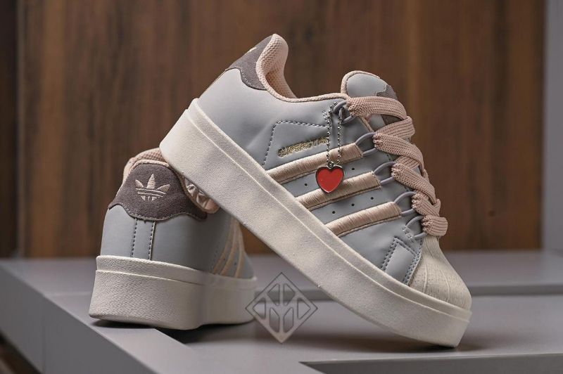 Adidas Bonega plataforma