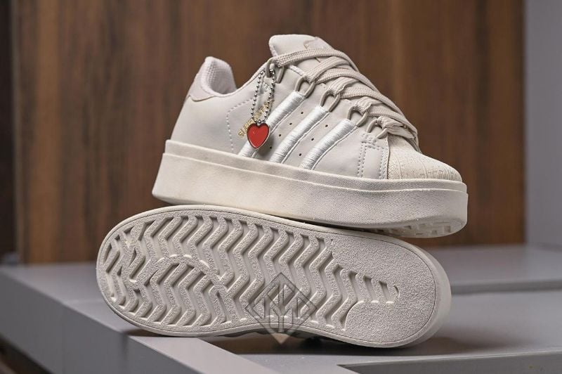 Adidas Bonega plataforma