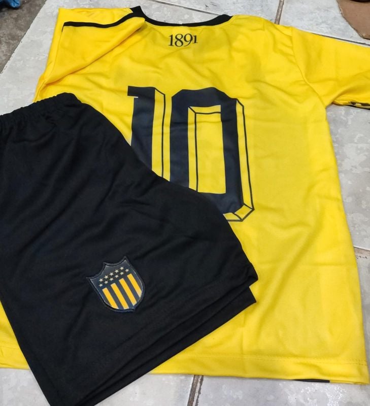 Conjuntos infantiles de equipos de futbol