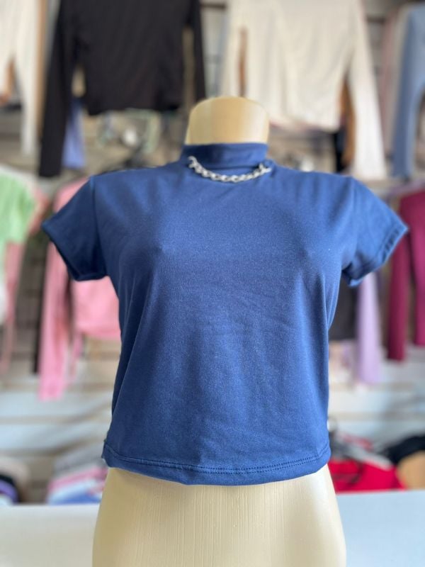 Blusas crops con cadena