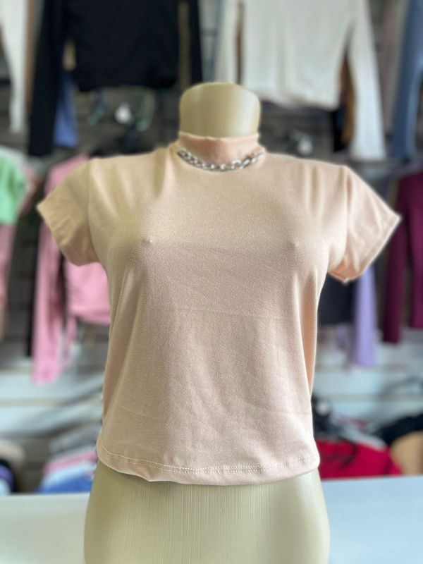 Blusas crops con cadena