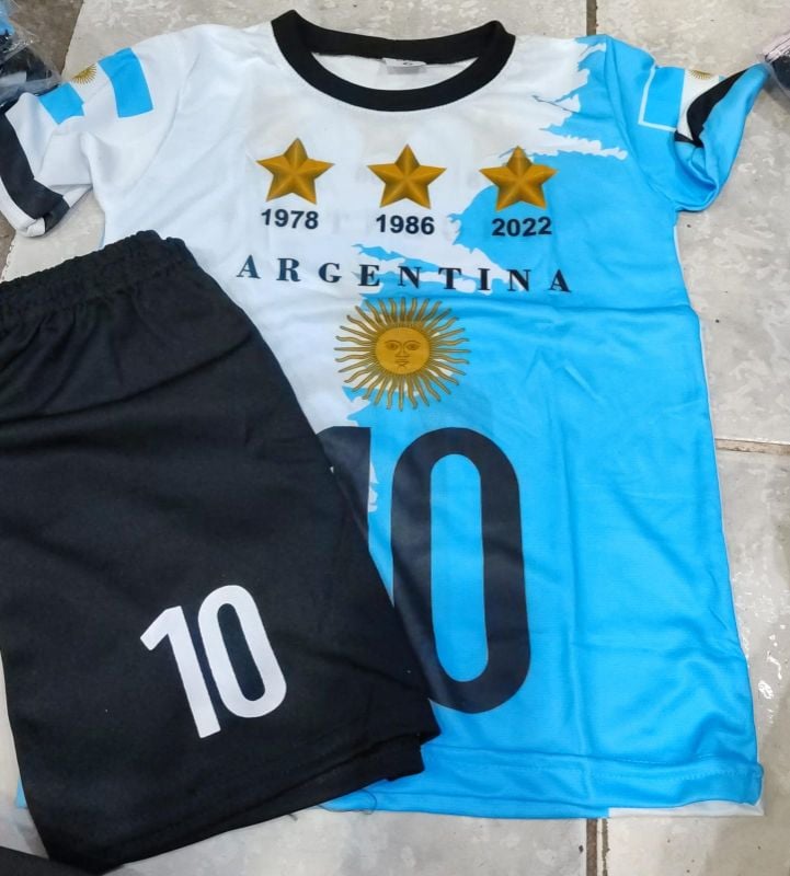 Conjuntos infantiles de equipos de futbol