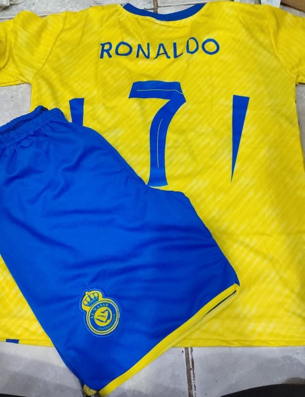 Conjuntos infantiles de equipos de futbol