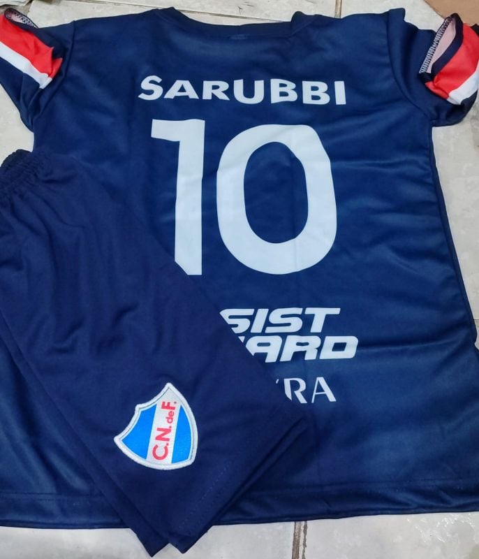 Conjuntos infantiles de equipos de futbol