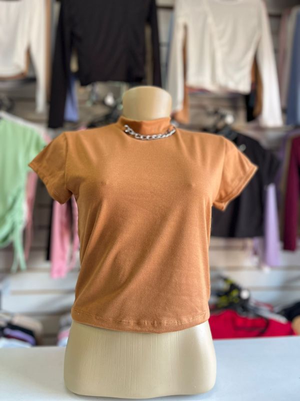 Blusas crops con cadena