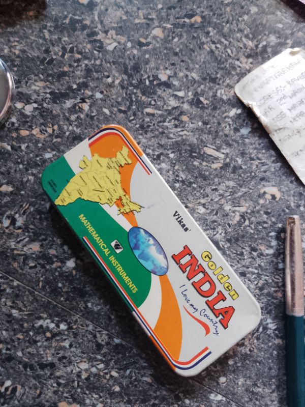 geomentry box,with flag.