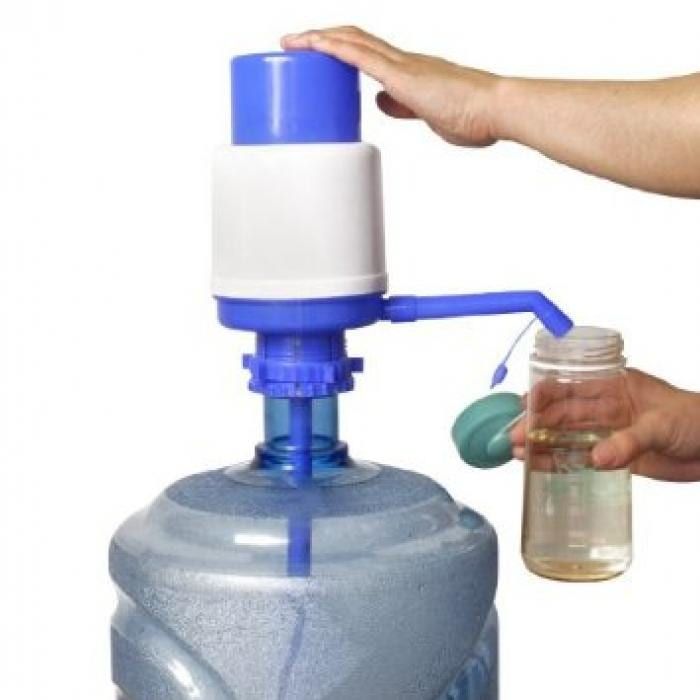 Manual water pump