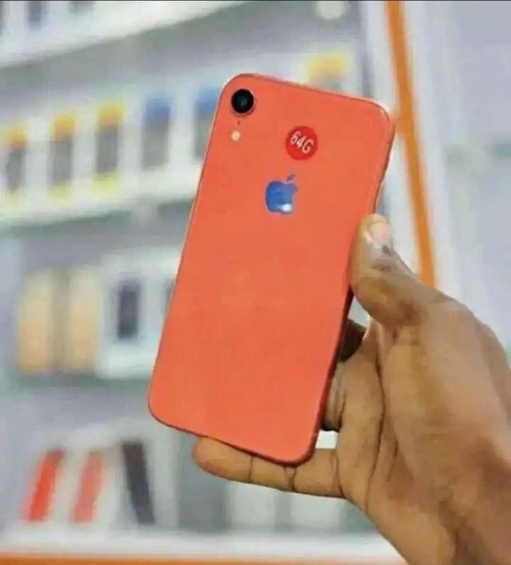 Apple IPhone XR- 6.1"
3Go RAM- 64 Go ROM- IOS 12