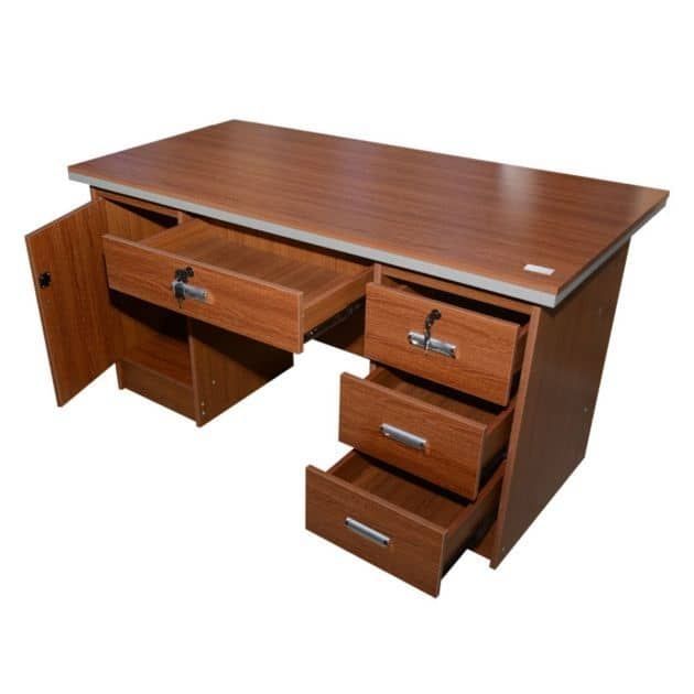 Table de Bureau - Table de Secrétaire
1.6 metre - En bois - Marron