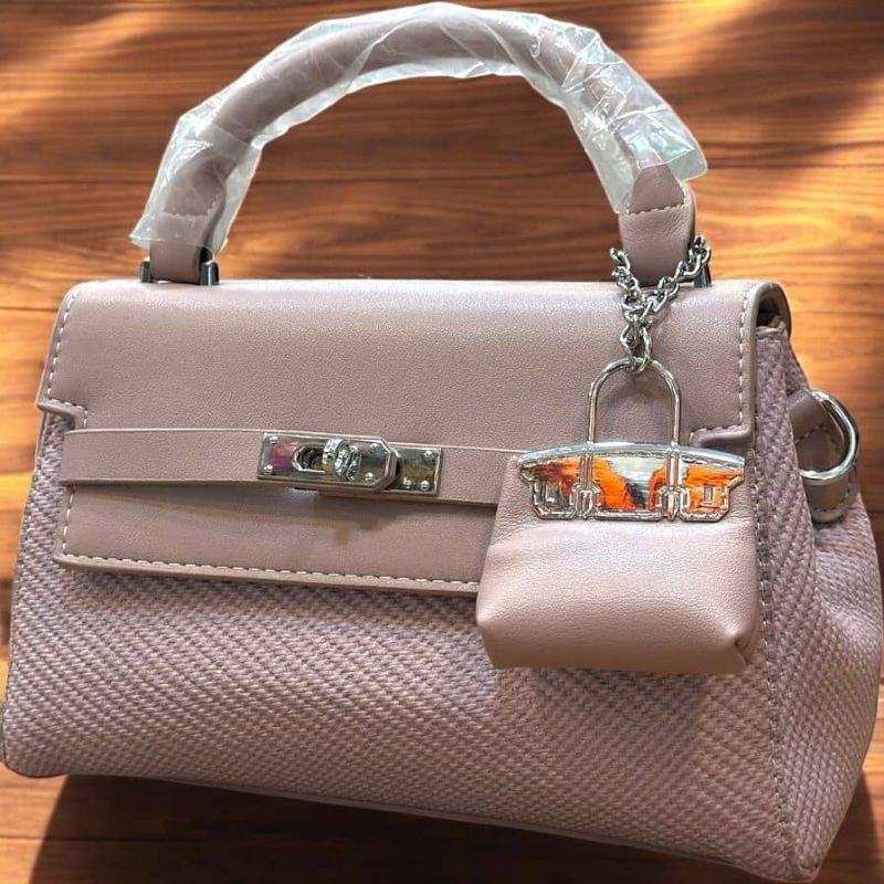 SAC a main 2 
Pour Femme