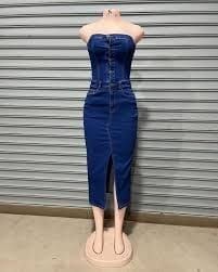 Robe en jean sans manches 
fendue avec coupe moulante pour femmes
